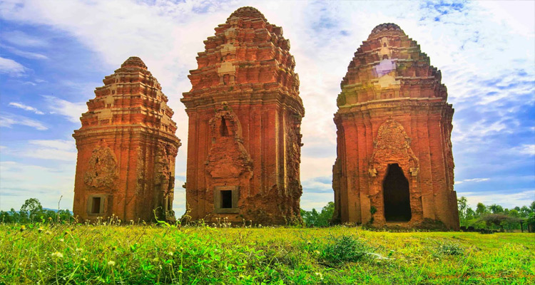 Khám phá Tháp Bánh Ít – Vẻ đẹp bí ẩn tại Bình Định
